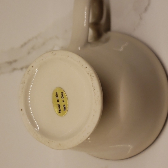 white Baileys mug cup wink bow tie 'yum' 4"diam x 3"h. - Picture 8 of 9